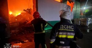 Масована дронова атака на Київщину: пожежі на підприємстві та руйнування у шести районах