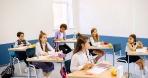 Українські школи готуються до «підземного» навчання: як тривоги змінюють освітній процес