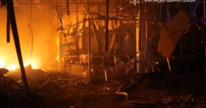 Росія атакувала Запоріжжя дронами: загорівся торговельний центр, даних про постраждалих немає