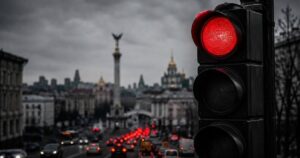 Транспортний колапс у Києві під час тривоги: прем’єр зібрав термінову нараду
