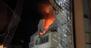 Бориспіль під ударом: загорілася багатоповерхівка після ворожої атаки