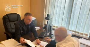 Стрілянина в Кам’янському районі — 64-річному оголосили підозру після поранення хлопця на мопеді — Укрaїнa