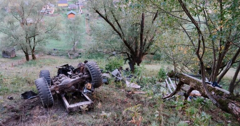 Трагедія на Прикарпатті: Вантажівка з дітьми покотилася зі схилу — хлопчики у тяжкому стані