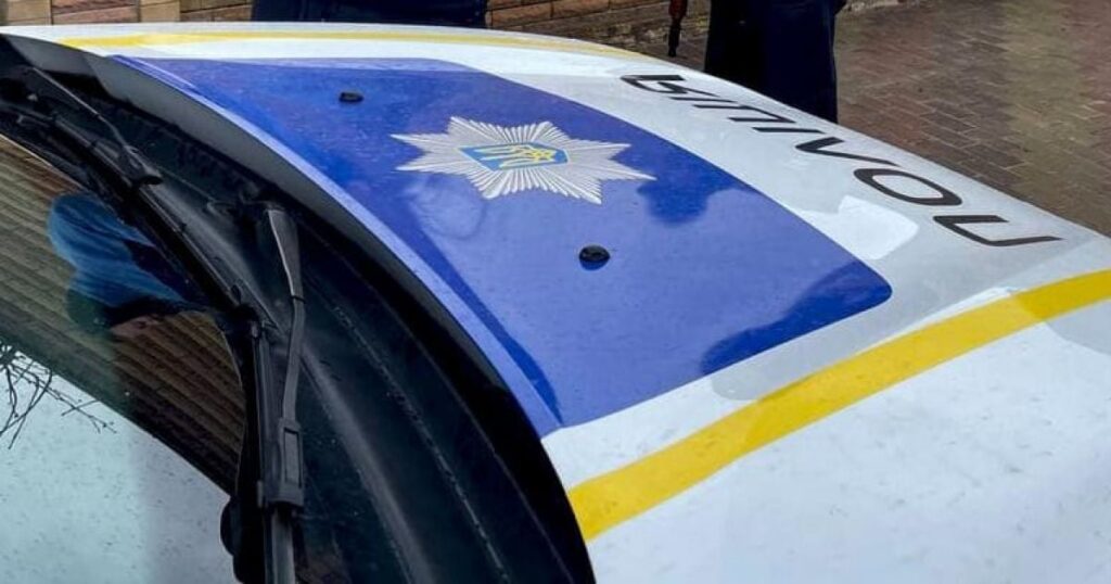 Небезпечний забіг через 6 смуг у Львові – патрульна поліція оштрафувала батьків, які з дітьми перебігали дорогу – відео — Львів