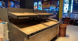 Російські удари по складах: як це впливає на ціни та асортимент продуктів в Україні