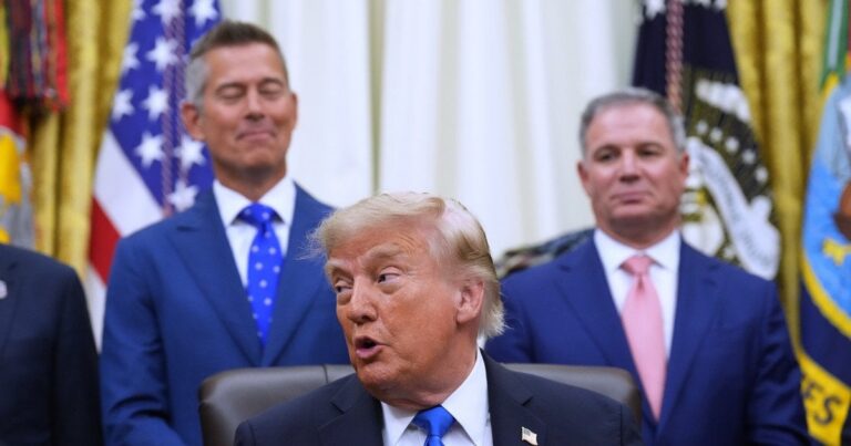 Трамп про “бусифікацію”: Президент США обіцяє оприлюднити відео силової мобілізації в Україні