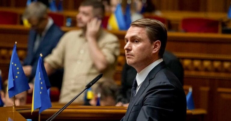 Скандал «Карфаген»: Чому генпрокурор Руслан Кравченко пішов у відставку, відкидаючи звинувачення