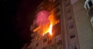 Запоріжжя під ударом: багатоповерхівка палає внаслідок російської атаки 4 вересня