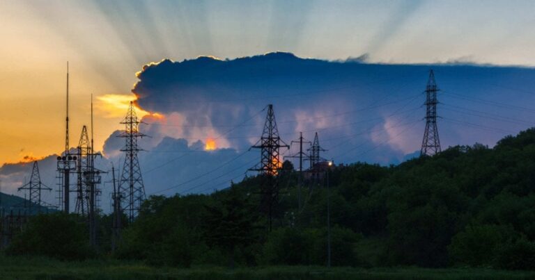 ДТЕК: Енергетики відновили електропостачання для майже 4,5 мільйонів українських родин у серпні