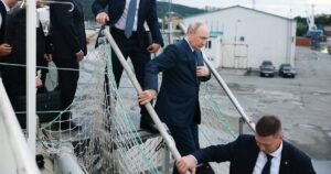 Путін боїться замаху — у Владивостоці помітили пікап із зенітним кулеметом у кортежі і закритий трап — Світ