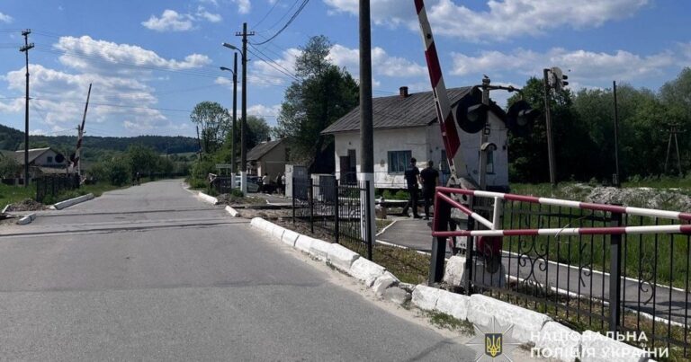 Серйозна аварія потяга PKP Intercity: зіткнення з вантажівкою під Варшавою, є тяжко травмовані