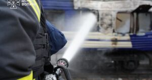 ВИБУХИ НА КОРДОНІ: РОСІЙСЬКИЙ ДРОН АТАКУВАВ ПОТЯГ КИЇВ-ВАРШАВА, ПАСАЖИРИ В ПАНІЦІ