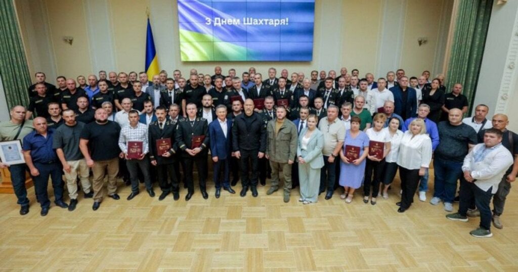 За внесок у стійкість країни: держава відзначила 21 працівника ДТЕК до Дня шахтаря — Укрaїнa За внесок у стійкість країни: держава відзначила 21 працівника ДТЕК до Дня шахтаря — Укрaїнa