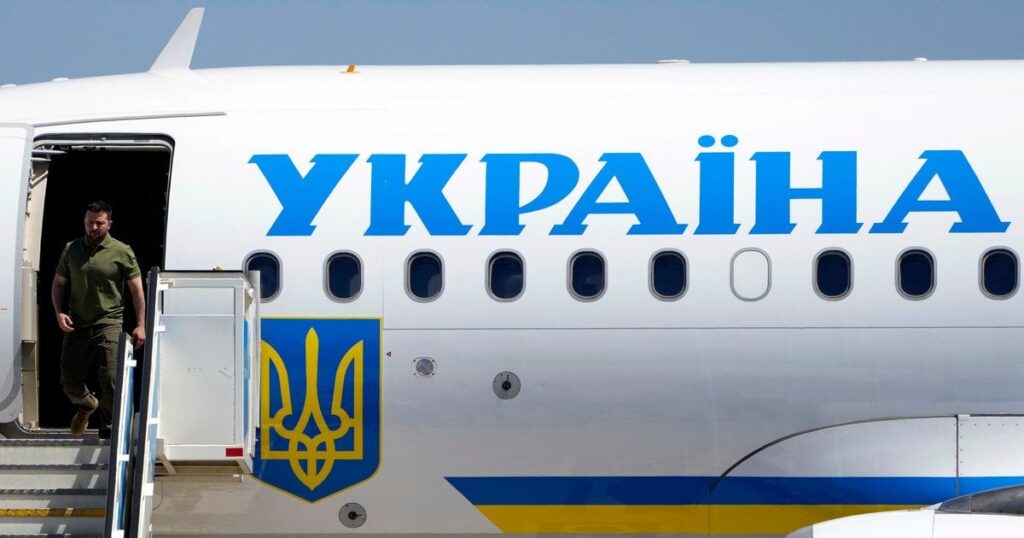 Літак Зеленського мало не збив дрон: у Молдові припустили, хто хотів вбити президента України — CNN Літак Зеленського мало не збив дрон: у Молдові припустили, хто хотів вбити президента України — CNN