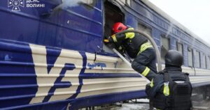 РФ б’є по західних областях, аби зірвати допомогу Україні: заява польського генерала