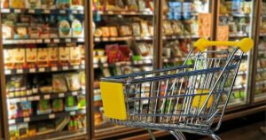 Автономний запас продуктів: скільки їжі та води рекомендують українцям мати вдома