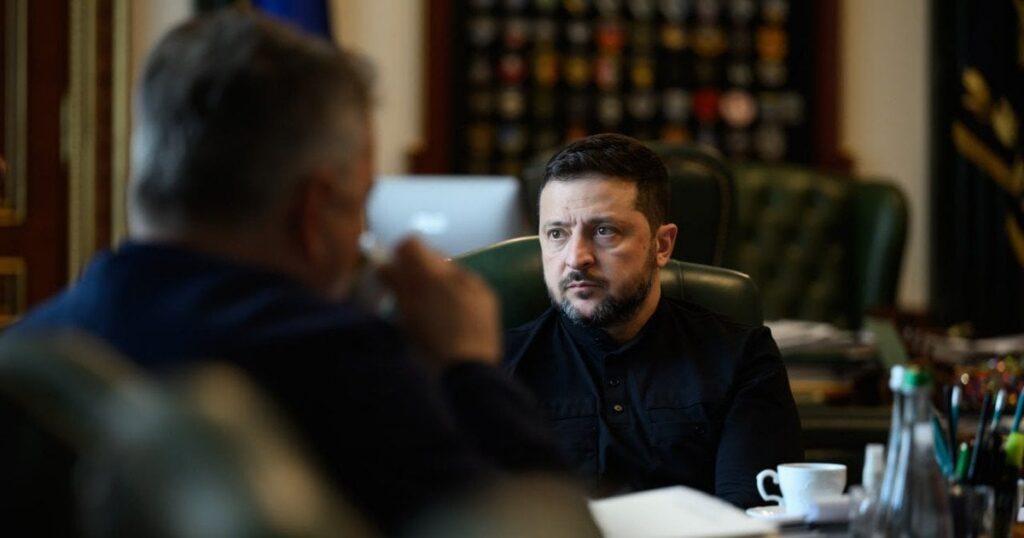 Зеленський і переговорна група — що вирішили після раундів із представниками Трампа — Укрaїнa