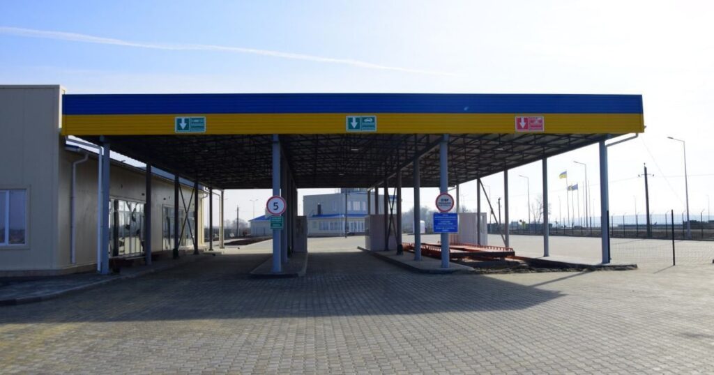 РФ атакувала один з пунктів попуску на кордоні: КПП припинив роботу РФ атакувала один з пунктів попуску на кордоні: КПП припинив роботу
