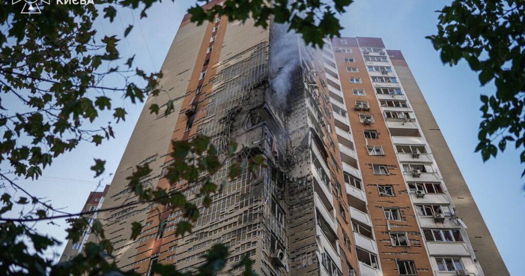 Атака на Київ 9 вересня - Росія влучила у будинок, фото наслідків — Київ