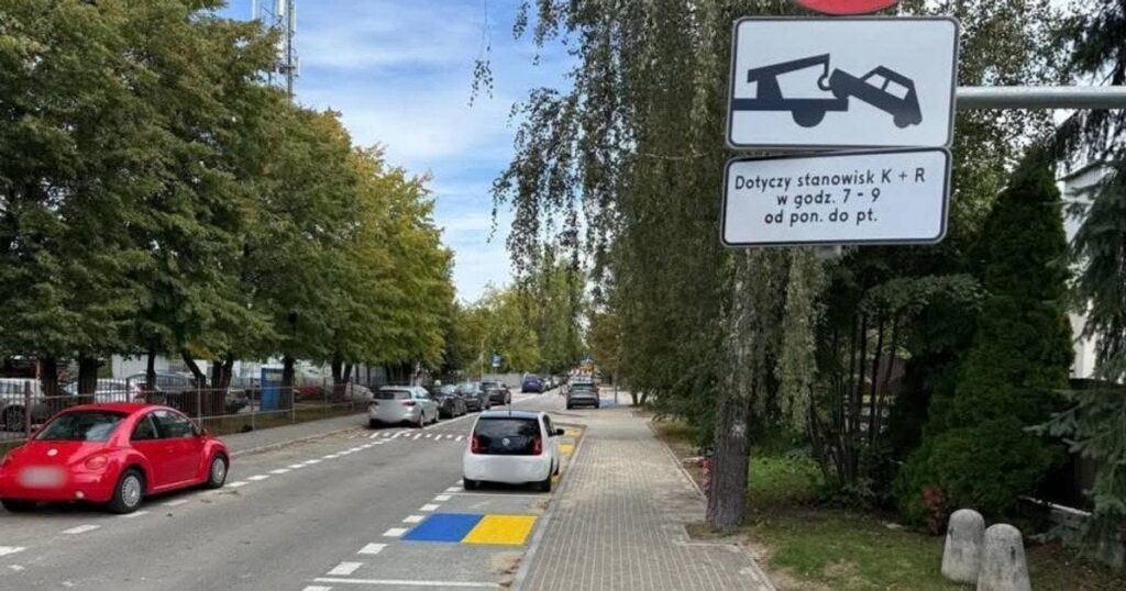 Синьо-жовта розмітка у Польщі — у Рашині спалахнула суперечка через парковку біля школи — Світ Синьо-жовта розмітка у Польщі — у Рашині спалахнула суперечка через парковку біля школи — Світ