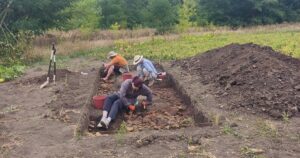 На Тернопільщині археологи знайшли трипільське житло на приватному городі — Укрaїнa