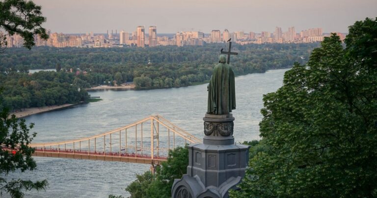 Погіршення якості повітря на Київщині через російські атаки: рекомендації для мешканців