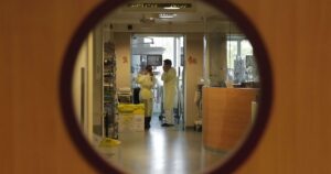 Після 26 років страждань: жінці, яка перенесла 80 операцій, дозволили евтаназію