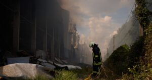Наслідки ворожих ударів на Сумщину: руйнування, поранення та масштабна пожежа