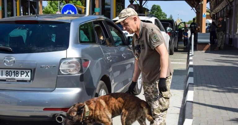 Як безпечно повернутися в Україну чоловікам, які перебувають у розшуку ТЦК: юридичні нюанси
