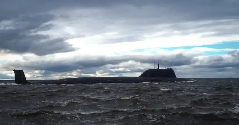 Російські субмарини випробовували секретну зброю для атак на підводні кабелі в Арктиці