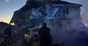 Страшні вибухи, сильні пожежі та чоловік, якого вбило у власному домі: Росія масовано атакувала область України