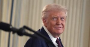 Трамп про Росію та Україну: “Цілком нормально” – Заява Президента США та переговори з Путіним
