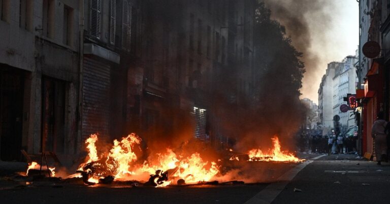 Франція в огні: Масові протести, погроми та збитки на мільйони євро