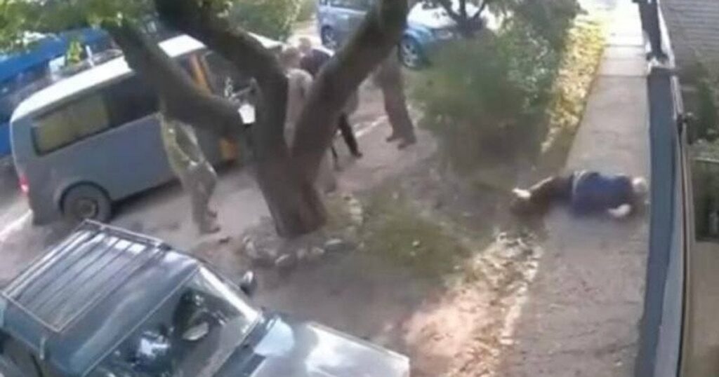 Працівник ТЦК штовхнув пенсіонерку в Харкові: поліція відкрила кримінальне провадження