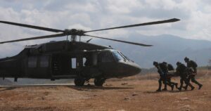 Масштабна пожежа на військовій базі у Канаді: є жертви та постраждалі