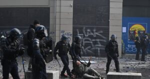 Протести через дорожнечу зібрали 500 тисяч учасників: сутички, водомети й штурм мерії (фото)
