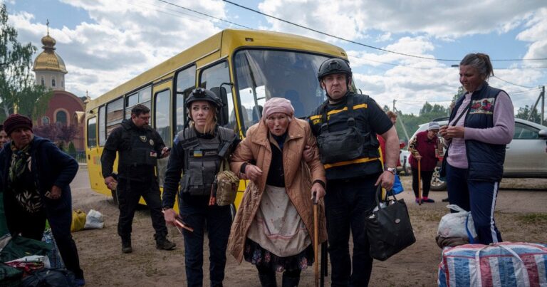 Евакуація з Олешок: плановані маршрути через Крим та Росію, гуманітарна допомога та роль США