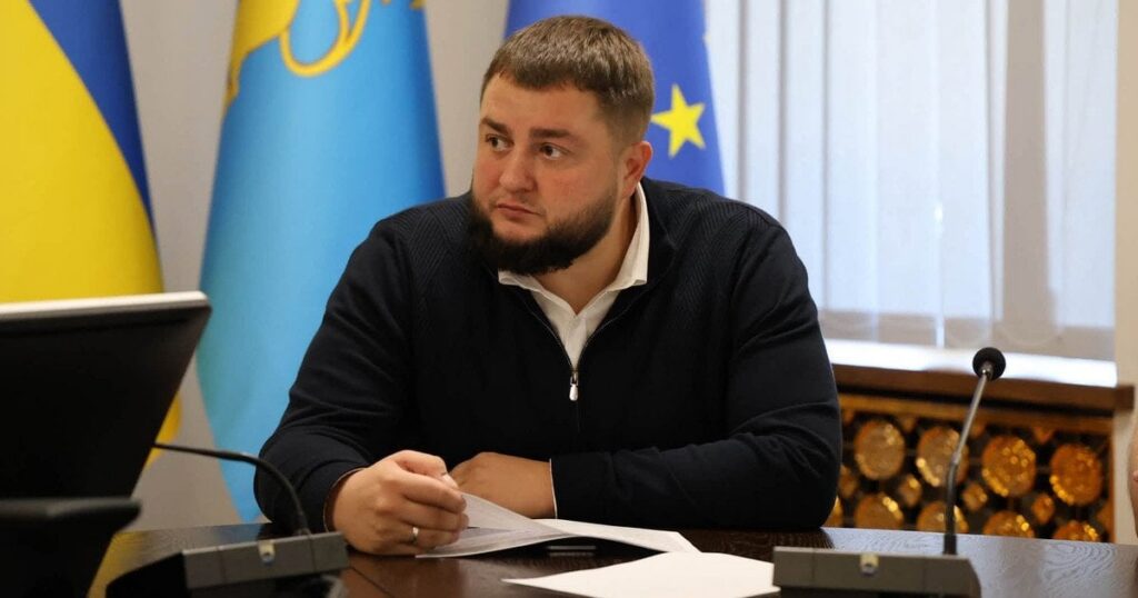Комунальникам немає чим платити: слідом за Садовим від зарплати відмовився керівник Львівської облради — Політика Комунальникам немає чим платити: слідом за Садовим від зарплати відмовився керівник Львівської облради — Політика