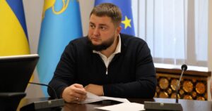 Комунальникам немає чим платити: слідом за Садовим від зарплати відмовився керівник Львівської облради — Політика