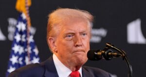 Трамп про Зеленського: Чому Україна атакувала дизельну інфраструктуру, і як це впливає на переговори зі США