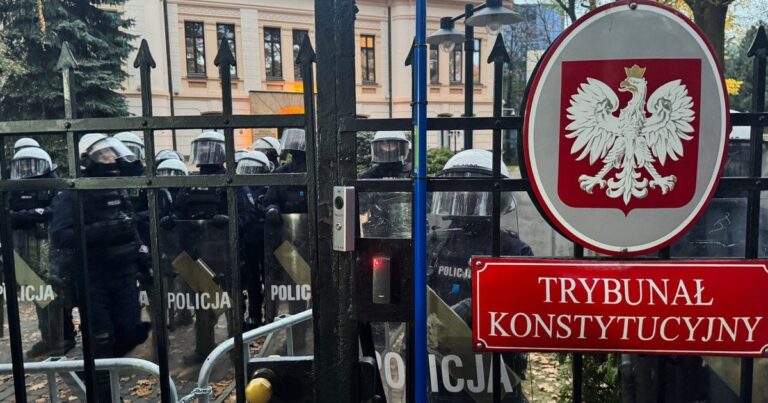 Напруга навколо Конституційного трибуналу Польщі: Посол США висловив занепокоєння безпрецедентними подіями