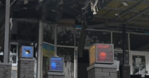 Росія атакувала Суми: удар по ТРЦ у центрі міста, є постраждалі