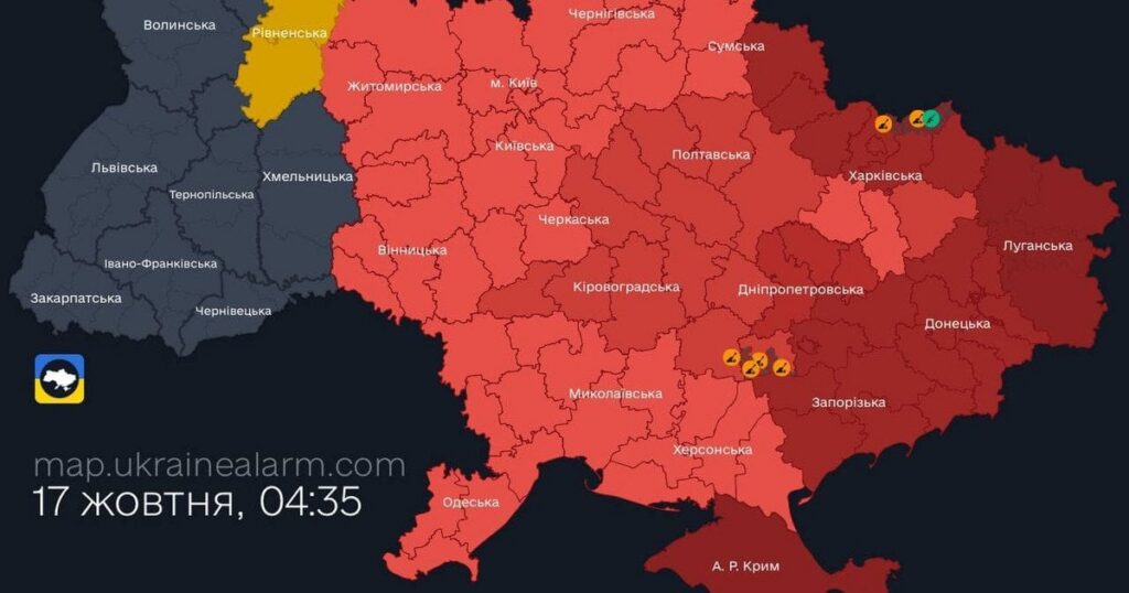 У Києві та низці областей оголосили тривогу: ракети летять через південь України У Києві та низці областей оголосили тривогу: ракети летять через південь України