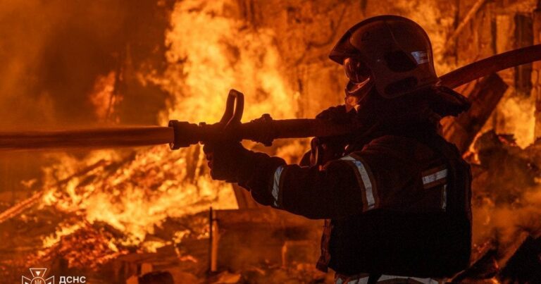 Харків під ворожим вогнем: Росія атакувала навчальний заклад та житлові будинки