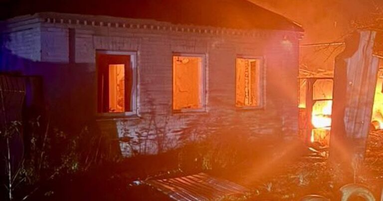 Росія завдала удару по Дніпропетровщині: двоє загиблих, палають приватні будинки