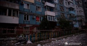 Удар по Дніпру: двоє дітей серед поранених, палаючі склади та автівки