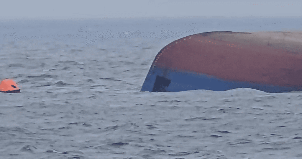 У Чорному морі затонуло судно, на борту якого були 10 українців: є загиблий (відео) У Чорному морі затонуло судно, на борту якого були 10 українців: є загиблий (відео)