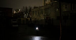Блекаут в Україні — скільки годин на добу може не бути світла взимку — Укрaїнa