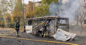 РФ вдарила по двох маршрутках: десятки загиблих, частину жертв досі не можуть упізнати — моторошні деталі