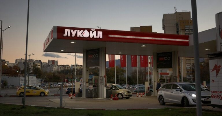 США подовжили ліцензії для “Лукойлу”: що це означає для світового ринку пального